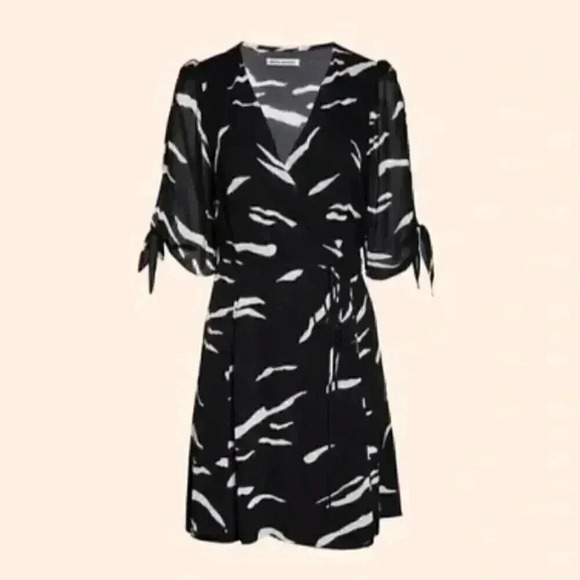 NWT Reformation Sammy Dress in Mustang Black White Animal Print Wrap Size 1X - Picture 1 of 6